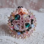 Bohemian Ring bestickt mit Swarovski-Kristallen, Facetten und Rocailles Miyuki